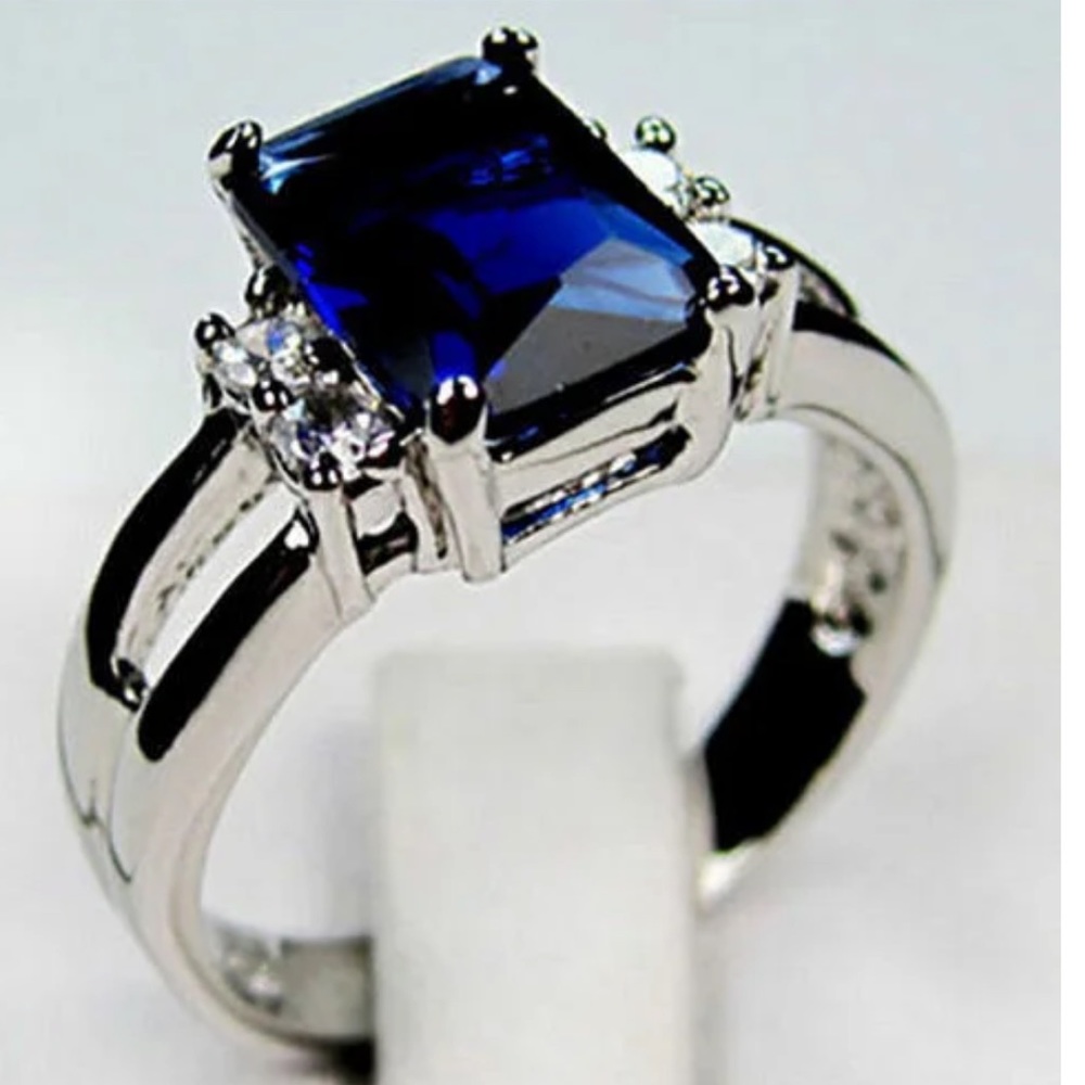 π Gorgeous White Gold filled Blue stone ring - Picture 2 of 4